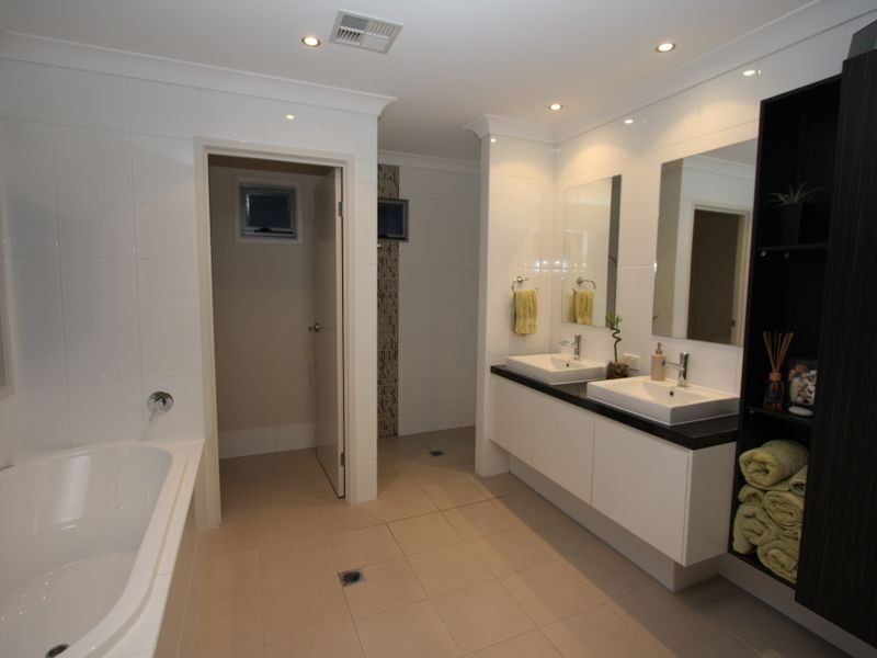 29 Harbourvue Court, Helensvale QLD 4212