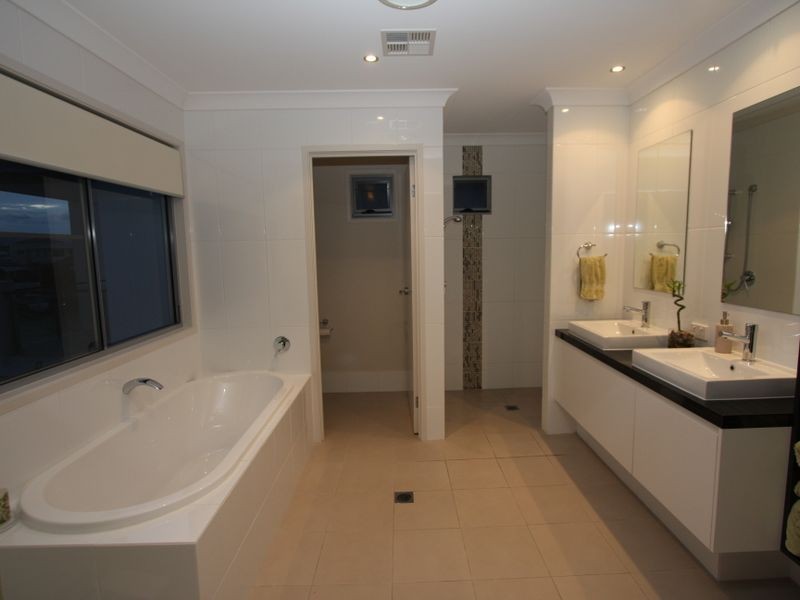 29 Harbourvue Court, Helensvale QLD 4212