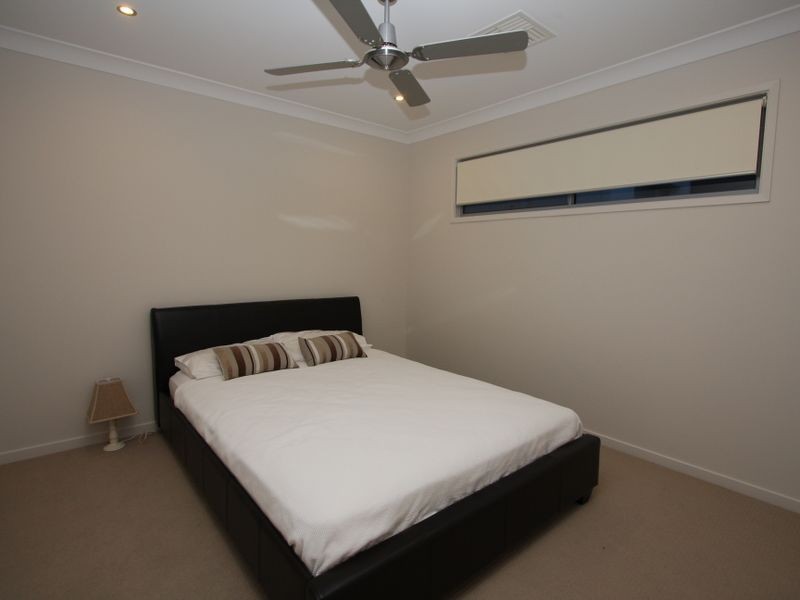 29 Harbourvue Court, Helensvale QLD 4212