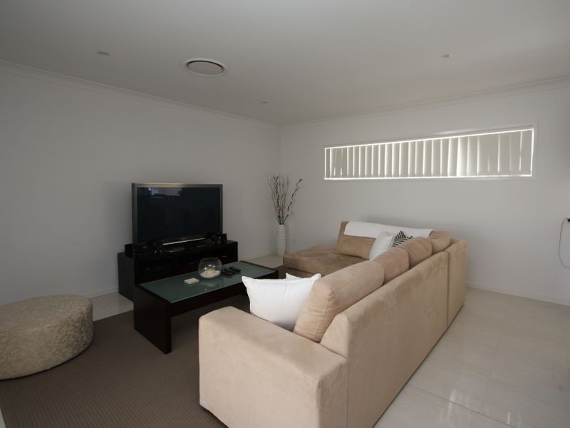 6 Iridium Drive, Hope Island QLD 4212