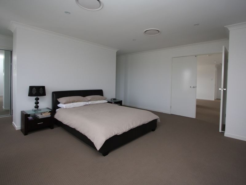 6 Iridium Drive, Hope Island QLD 4212