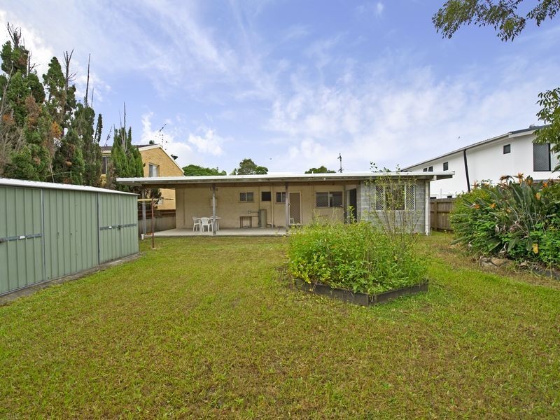 36 Errol Avenue, Paradise Point QLD 4216