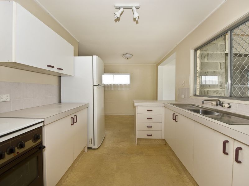 36 Errol Avenue, Paradise Point QLD 4216