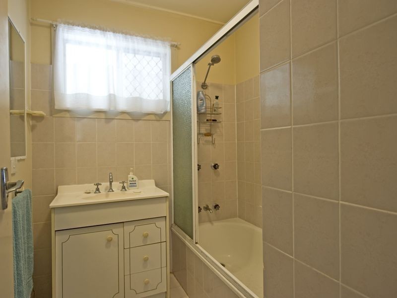 36 Errol Avenue, Paradise Point QLD 4216