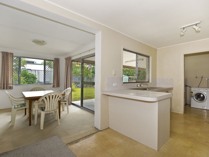 36 Errol Avenue, Paradise Point QLD 4216