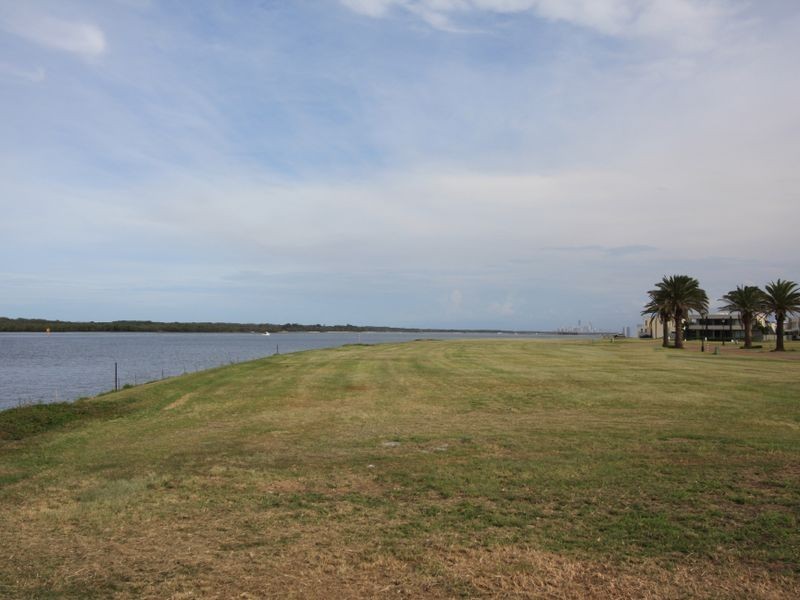 58-76 Knightsbridge Parade East, Sovereign Islands QLD 4216