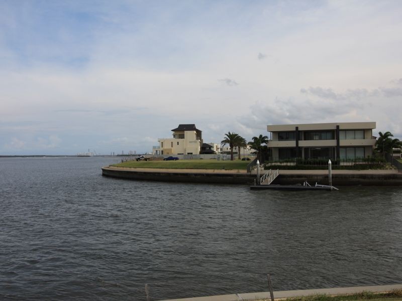 Sovereign Islands QLD 4216