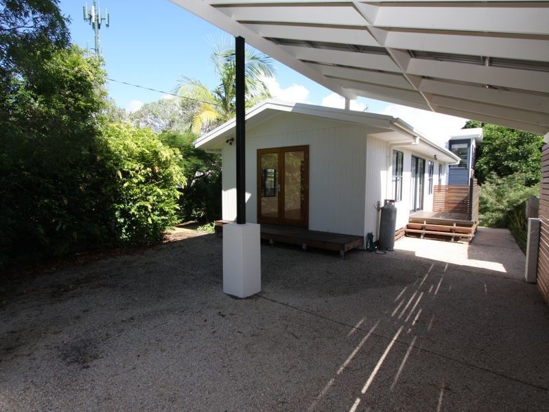 4 Thrush Avenue, Paradise Point QLD 4216