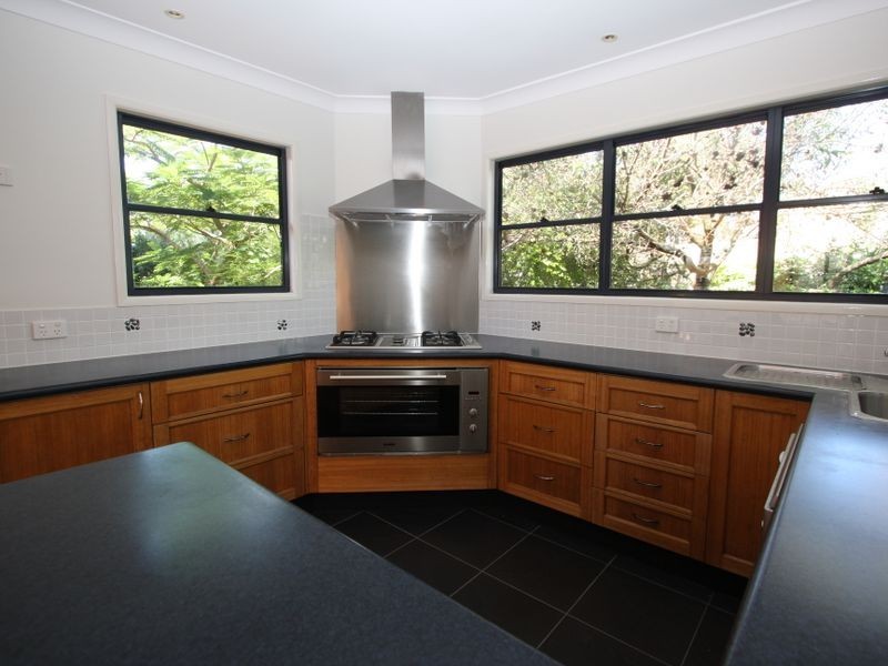 4 Thrush Avenue, Paradise Point QLD 4216