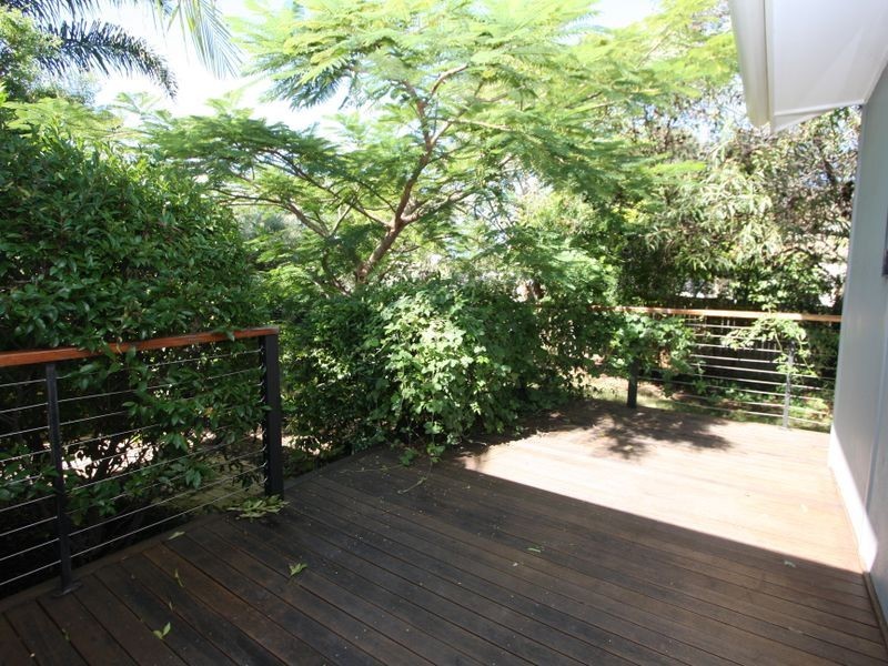 4 Thrush Avenue, Paradise Point QLD 4216