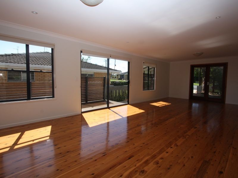 4 Thrush Avenue, Paradise Point QLD 4216