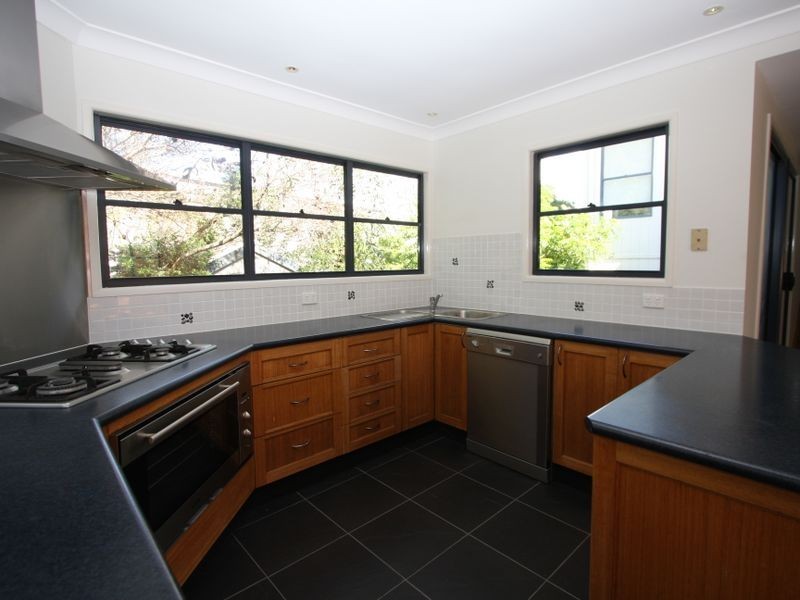 4 Thrush Avenue, Paradise Point QLD 4216