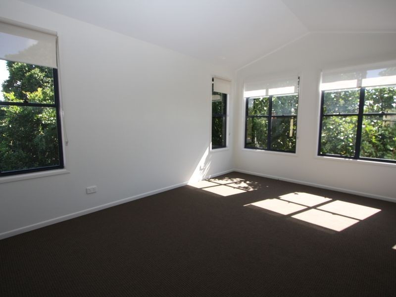 4 Thrush Avenue, Paradise Point QLD 4216