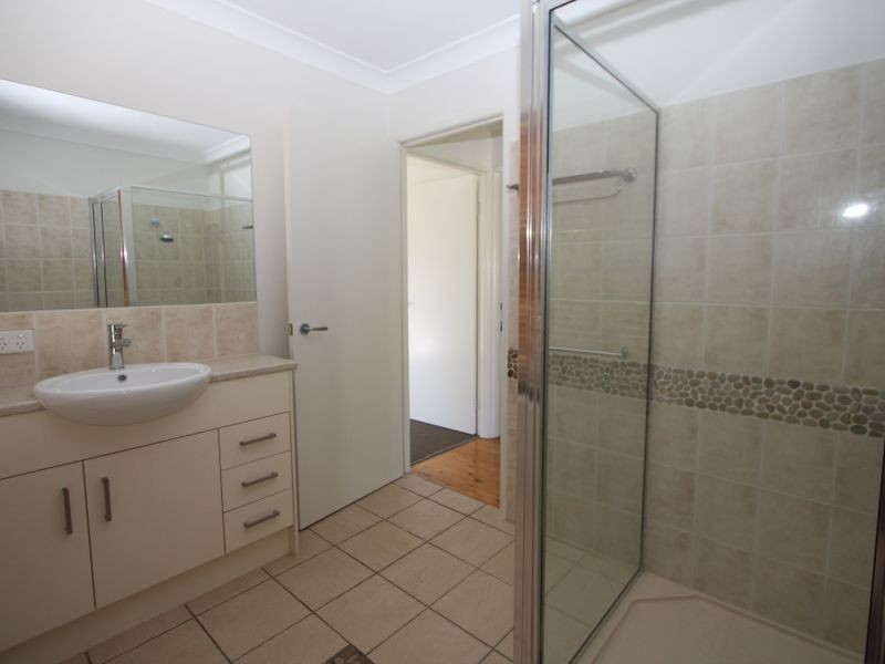 4 Thrush Avenue, Paradise Point QLD 4216