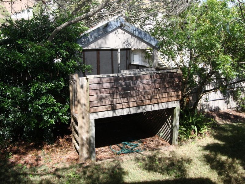 4 Thrush Avenue, Paradise Point QLD 4216