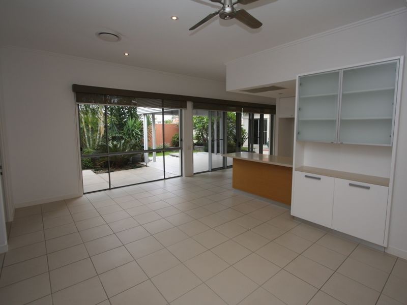 2806 Gracemere Court, Hope Island QLD 4212