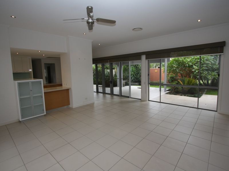 2806 Gracemere Court, Hope Island QLD 4212