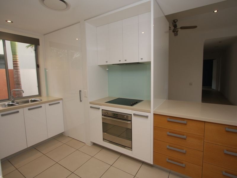 2806 Gracemere Court, Hope Island QLD 4212