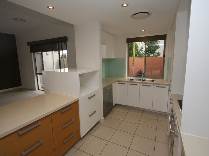 2806 Gracemere Court, Hope Island QLD 4212