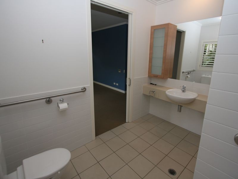 2806 Gracemere Court, Hope Island QLD 4212