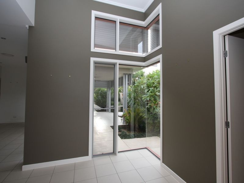 2806 Gracemere Court, Hope Island QLD 4212