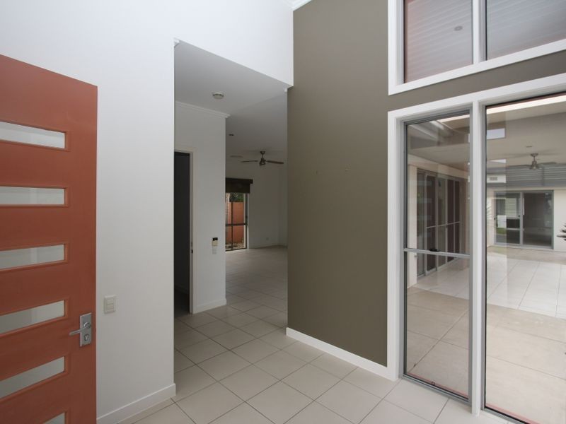 2806 Gracemere Court, Hope Island QLD 4212