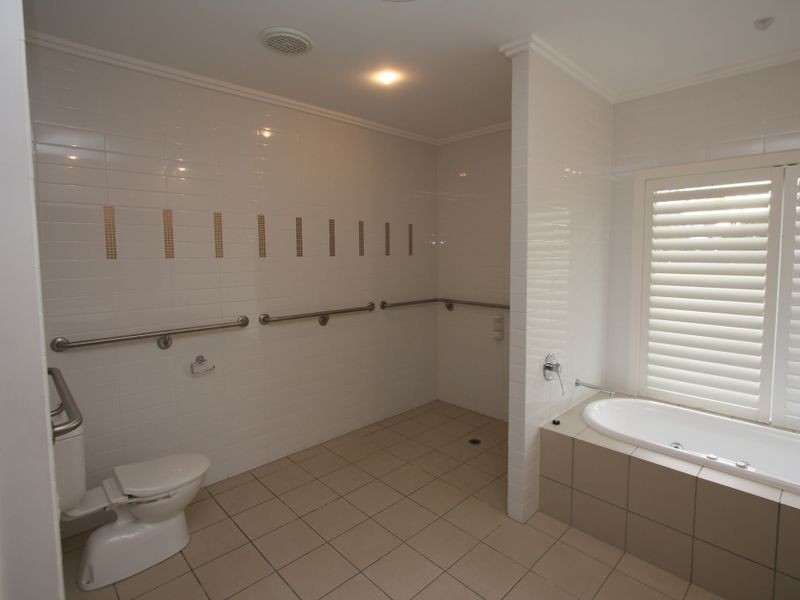 2806 Gracemere Court, Hope Island QLD 4212