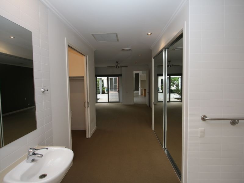 2806 Gracemere Court, Hope Island QLD 4212