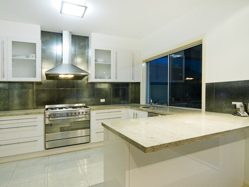 12 Coomera Court, Helensvale QLD 4212