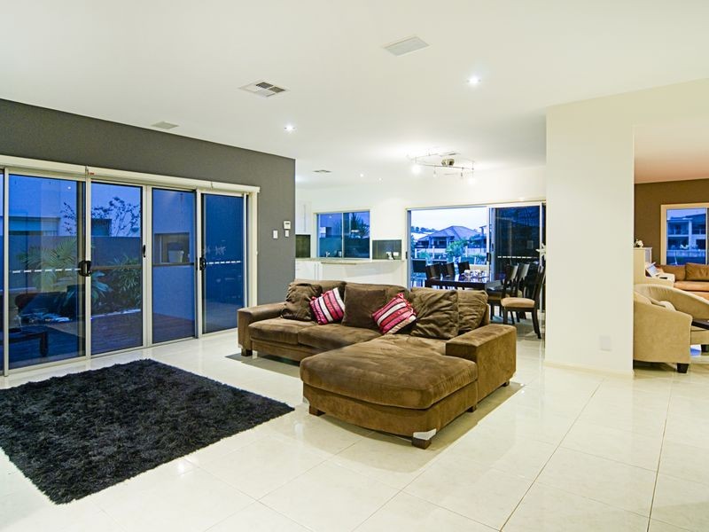 12 Coomera Court, Helensvale QLD 4212
