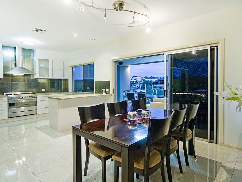 12 Coomera Court, Helensvale QLD 4212