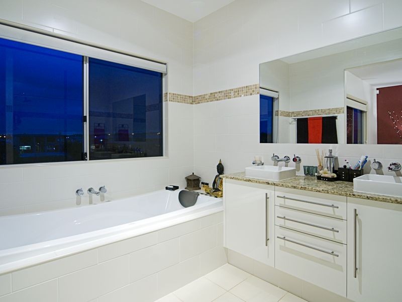 12 Coomera Court, Helensvale QLD 4212