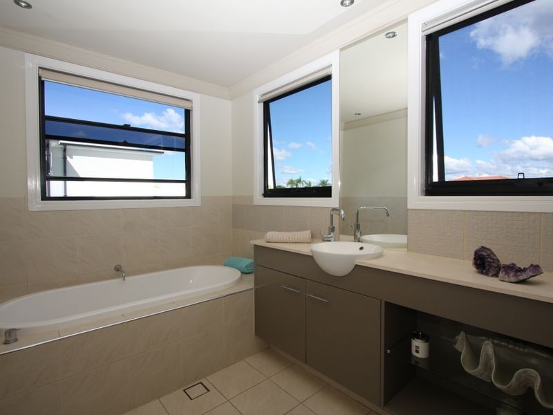 5 Sabrina Avenue, Hope Island QLD 4212