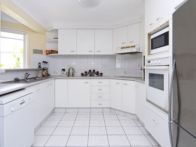 8 Hyacinth Avenue, Hollywell QLD 4216