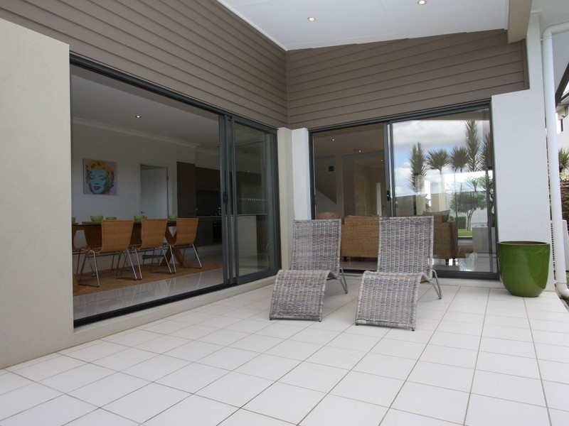 4 Galley Road, Hope Island QLD 4212