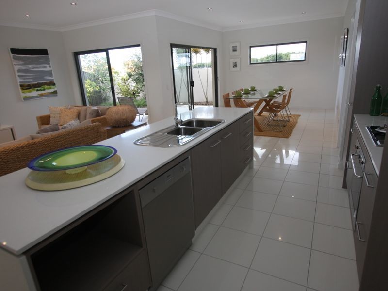 4 Galley Road, Hope Island QLD 4212