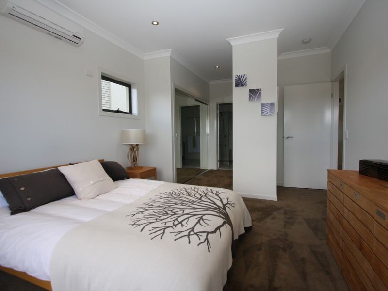 4 Galley Road, Hope Island QLD 4212