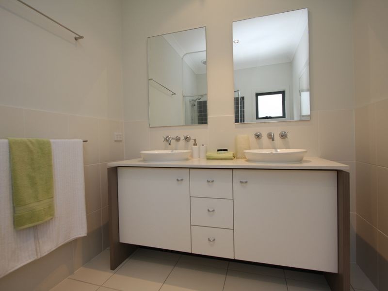 4 Galley Road, Hope Island QLD 4212