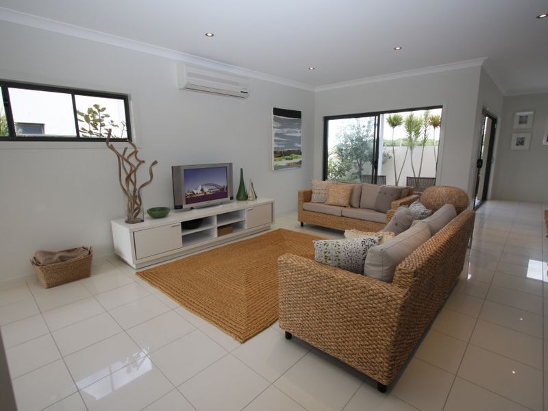 4 Galley Road, Hope Island QLD 4212