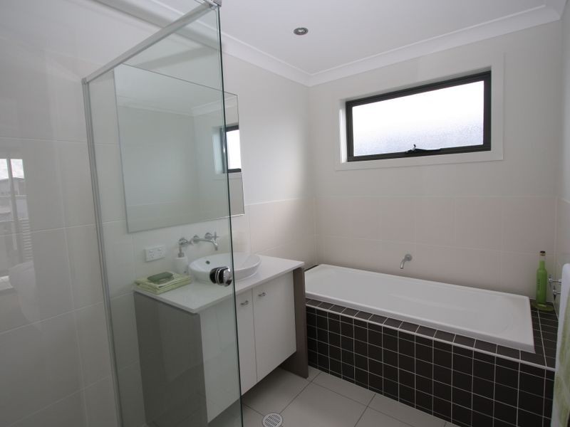 4 Galley Road, Hope Island QLD 4212