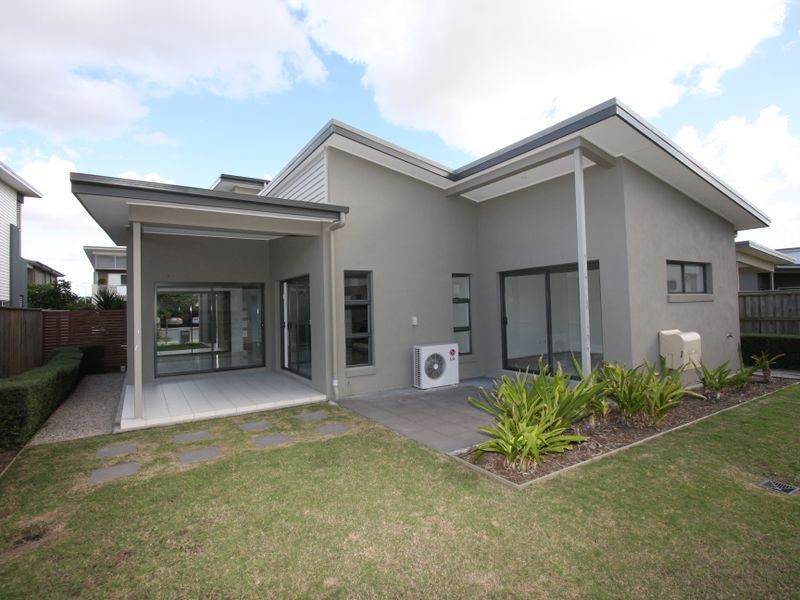 7 Galley Road, Hope Island QLD 4212