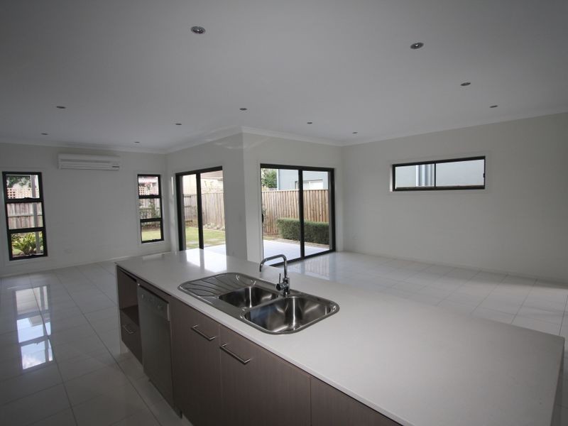 7 Galley Road, Hope Island QLD 4212