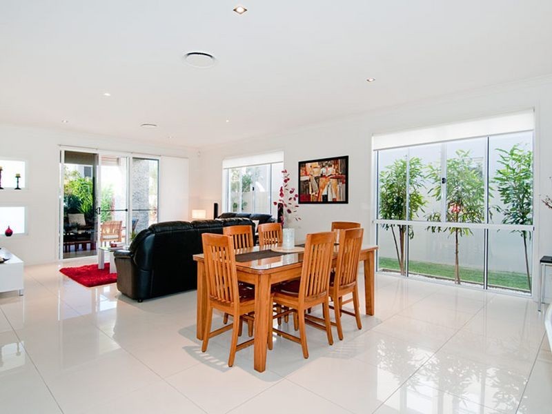 3 Onshore Place, Helensvale QLD 4212