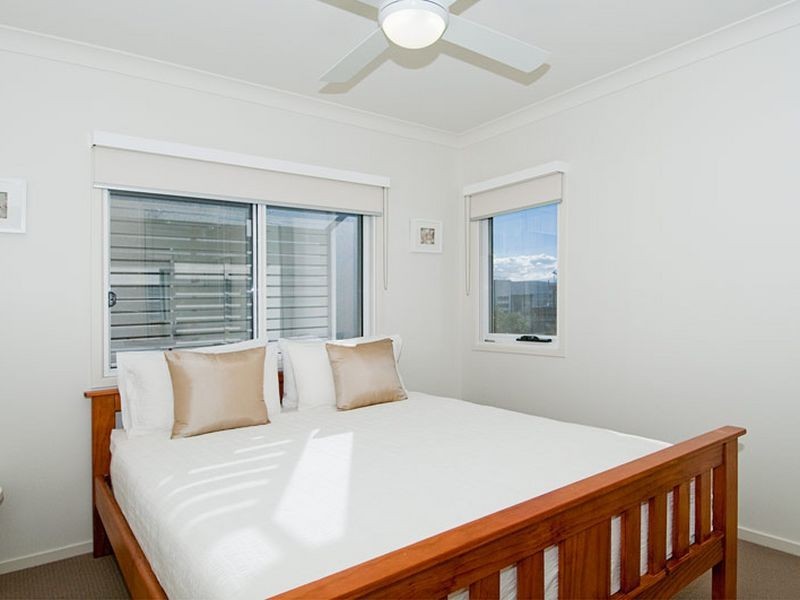3 Onshore Place, Helensvale QLD 4212