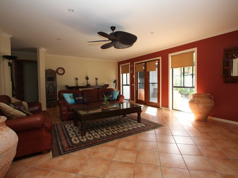 5 Namatjira Street, Paradise Point QLD 4216