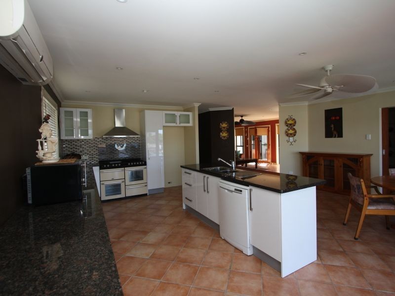 5 Namatjira Street, Paradise Point QLD 4216