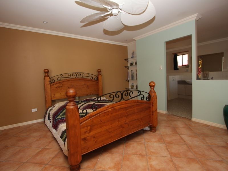 5 Namatjira Street, Paradise Point QLD 4216