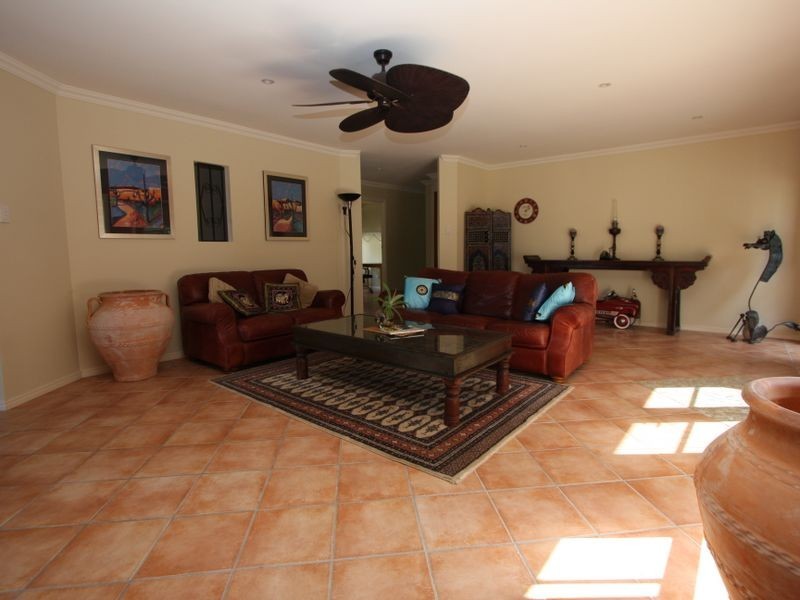 5 Namatjira Street, Paradise Point QLD 4216