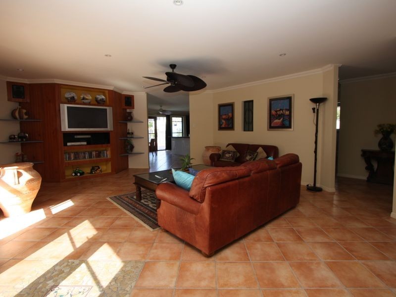 5 Namatjira Street, Paradise Point QLD 4216