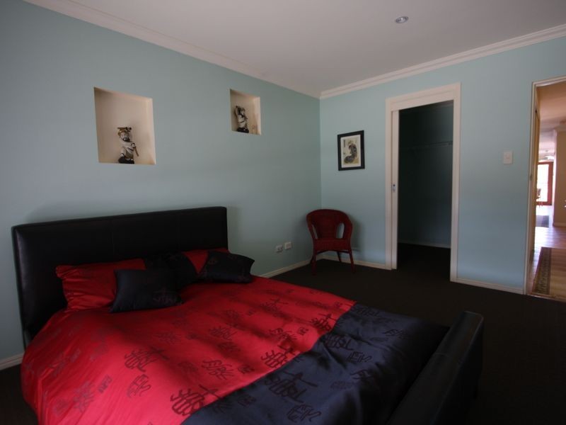 5 Namatjira Street, Paradise Point QLD 4216